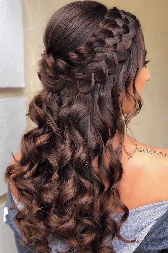 20 Ideias de Penteado Meio Solto para Formandas