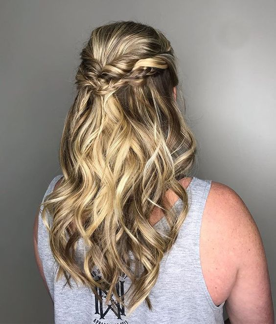 20 Ideias de Penteado Meio Solto para Formandas